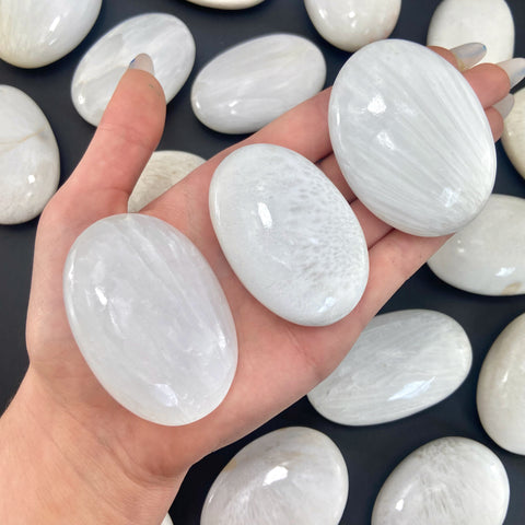 Scolecite Palm Stone, Natural Scolecite, Polished Scolecite, Smooth Scolecite Palm